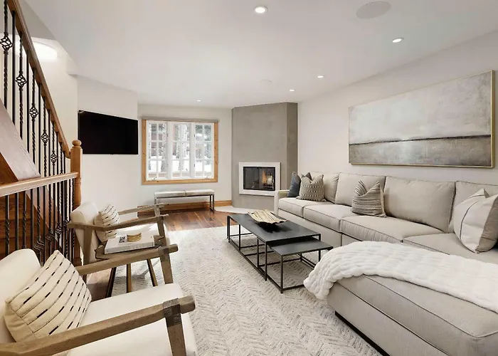 Central Ac, Updated 4 Bedroom 4-5 Ba Townhouse, Pool