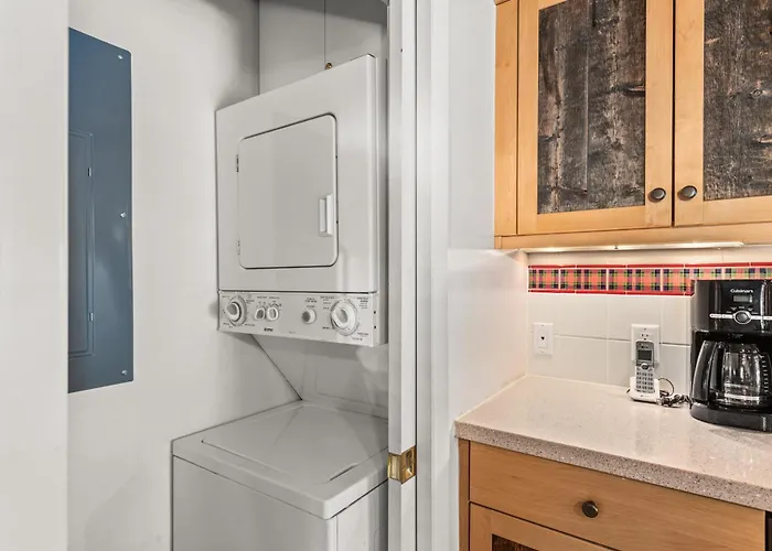 Chateau Eau Claire Unit 1, Stylish Condo Overlooking The River, Walking Distance To Downtown